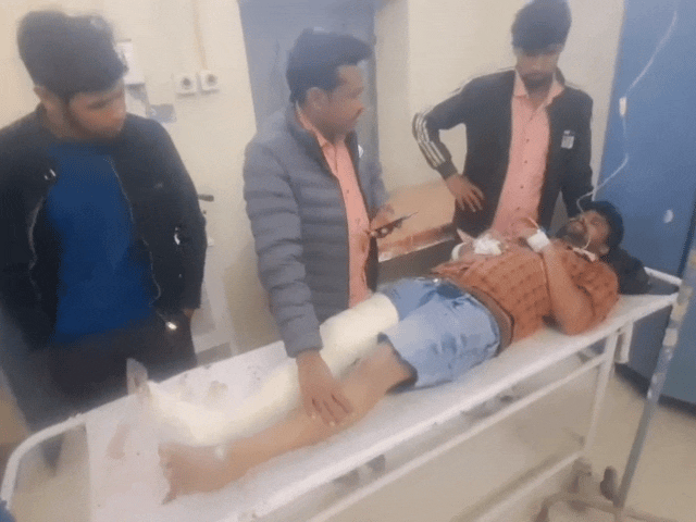 नावां में हिट एन्ड रन का मामला:निजी बस चालक बाइक को टक्कर मार बस सहित हुआ फरार, घायल युवक को प्राथमिक उपचार के बाद किया रेफर