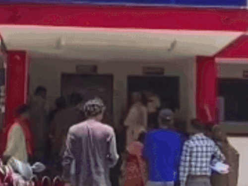 पिकअप में फंसकर 20 मीटर तक घिसटी छात्रा:प्रयागराज में मौके पर हुई मौत, स्कूटी में पेट्रोल भराकर लौटते वक्त दर्दनाक हादसा