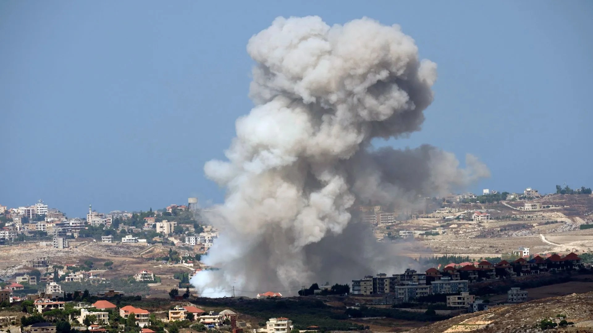 इज़रायल ने लेबनान पर बरसाए ताबड़तोड़ बम, मचा हाहाकार