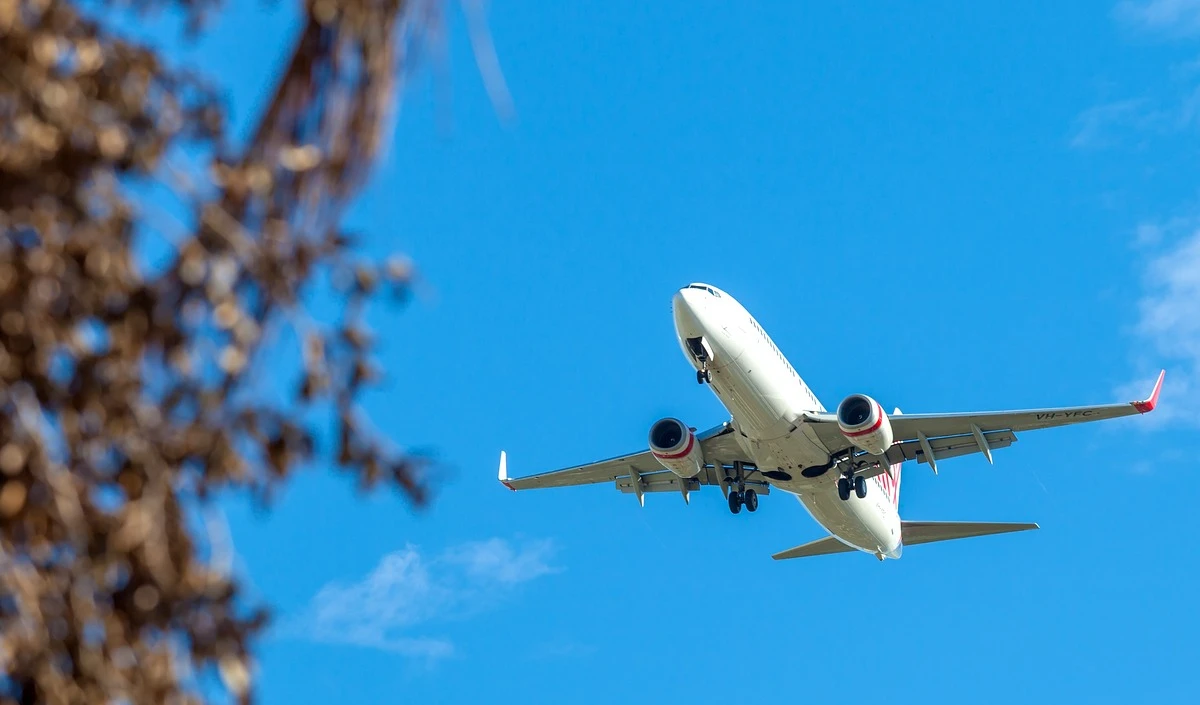 Jabalpur स्टेशन पर विमान की ‘आपातकालीन लैंडिंग’ का एआई निर्मित वीडियो वायरल, मची अफरा-तफरी