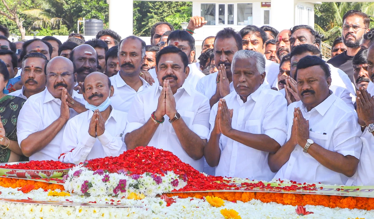 विजय एक अच्छे अभिनेता हो सकते हैं, नेता नहीं: Palaniswami