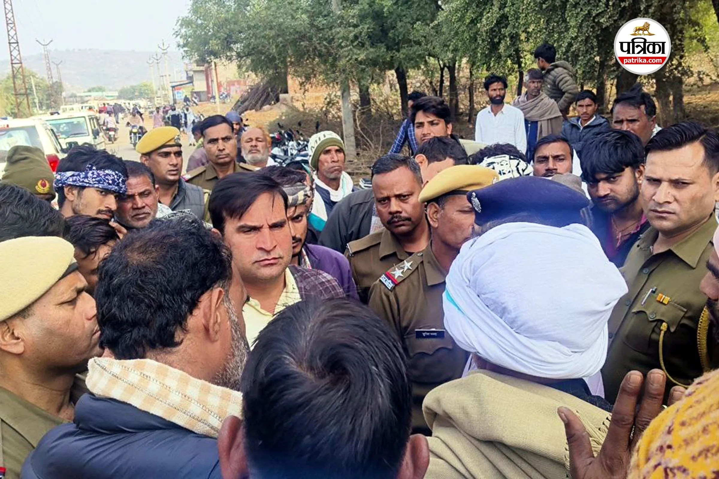 राजस्थान में यहां पेड़ पर फंदे से लटका मिला वृद्ध का शव, परिजनों ने जमीन विवाद में हत्या का लगाया आरोप