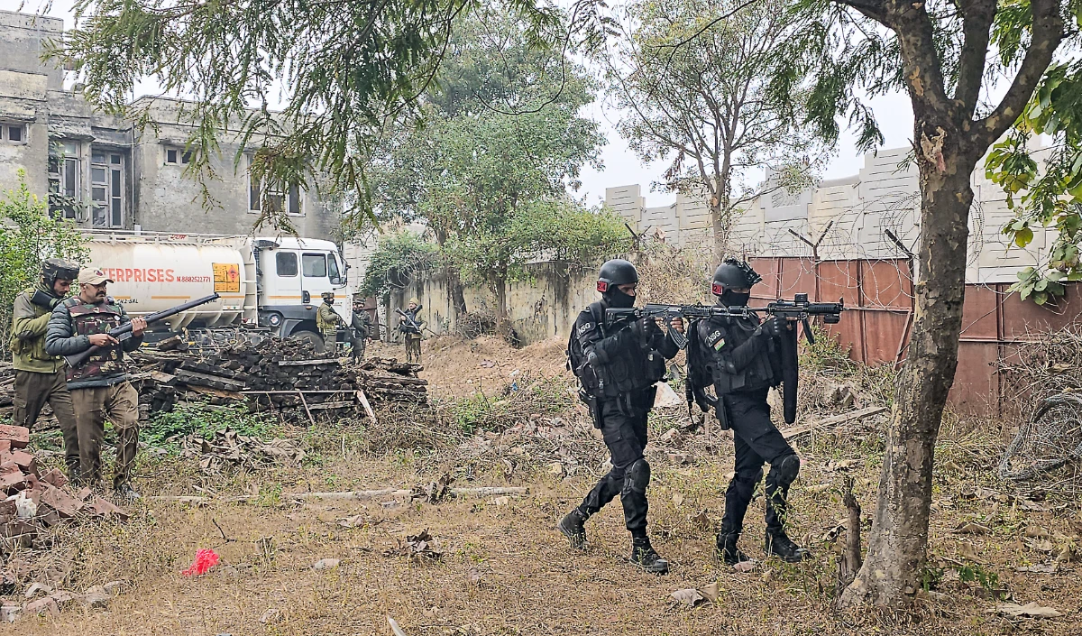 Kathua Encounter | कठुआ के कहोग गांव में छिपे हैं जैश के 3 खूंखार आतंकी, तलाशी अभियान के दौरान सुरक्षा बलों पर की फायरिंग
