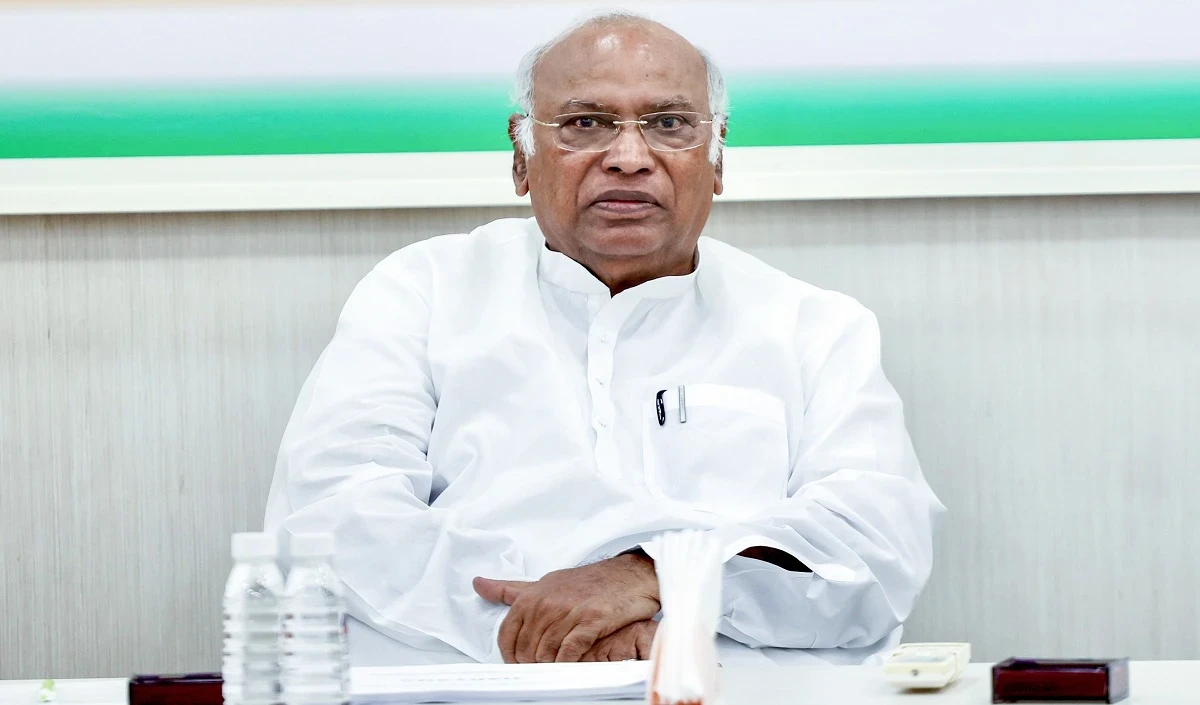 Indore में हुई मौतों पर भी प्रधानमंत्री हमेशा की तरह मौन हैं: Kharge