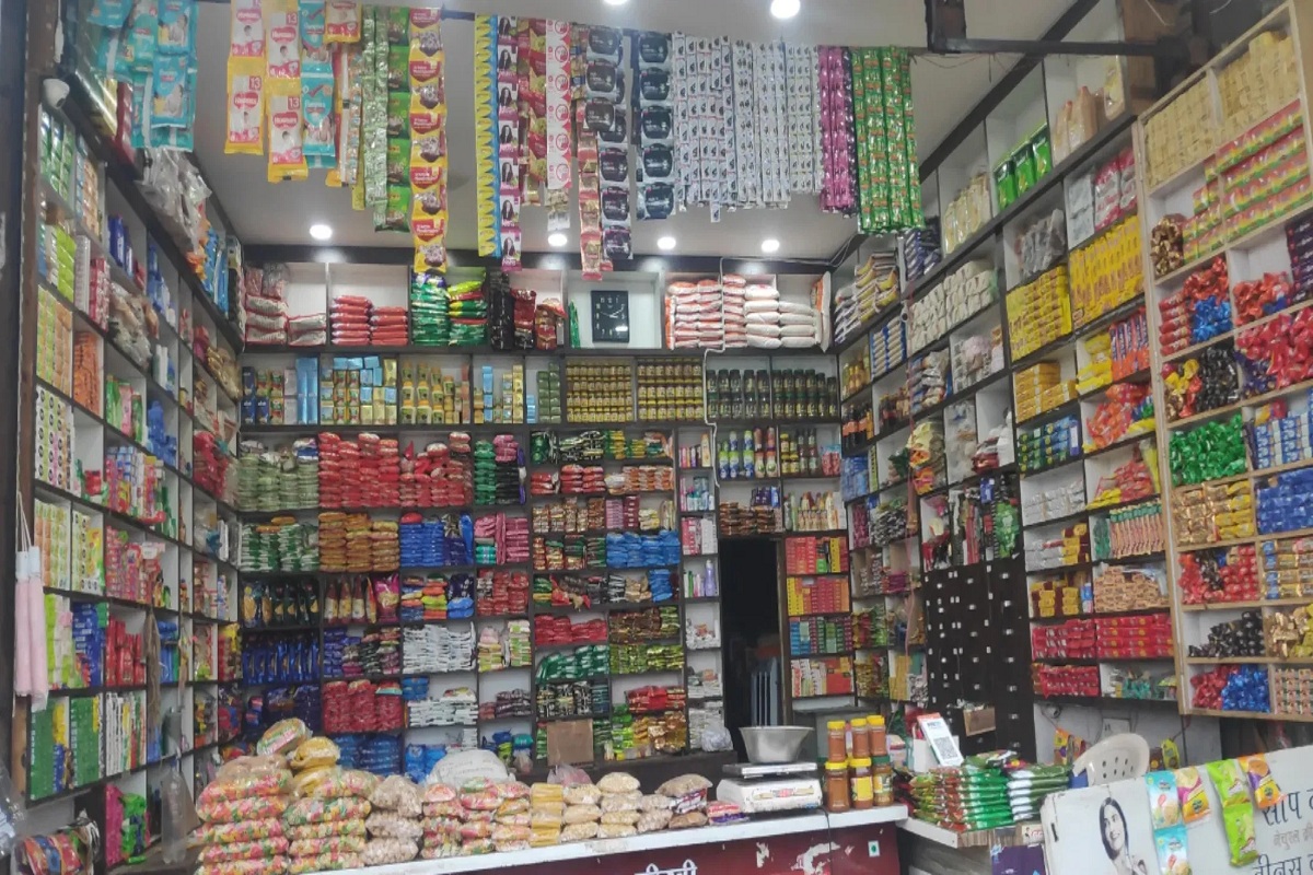वही दाम, कम सामान: किराना दुकानों पर असल में क्या चल रहा है?