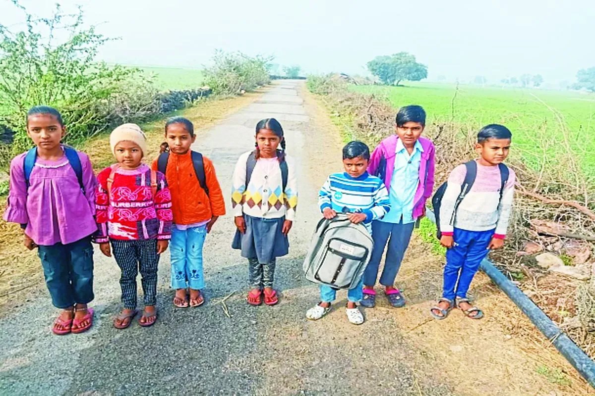 तालीम के लिए पैदल तीन किलोमीटर का सफर