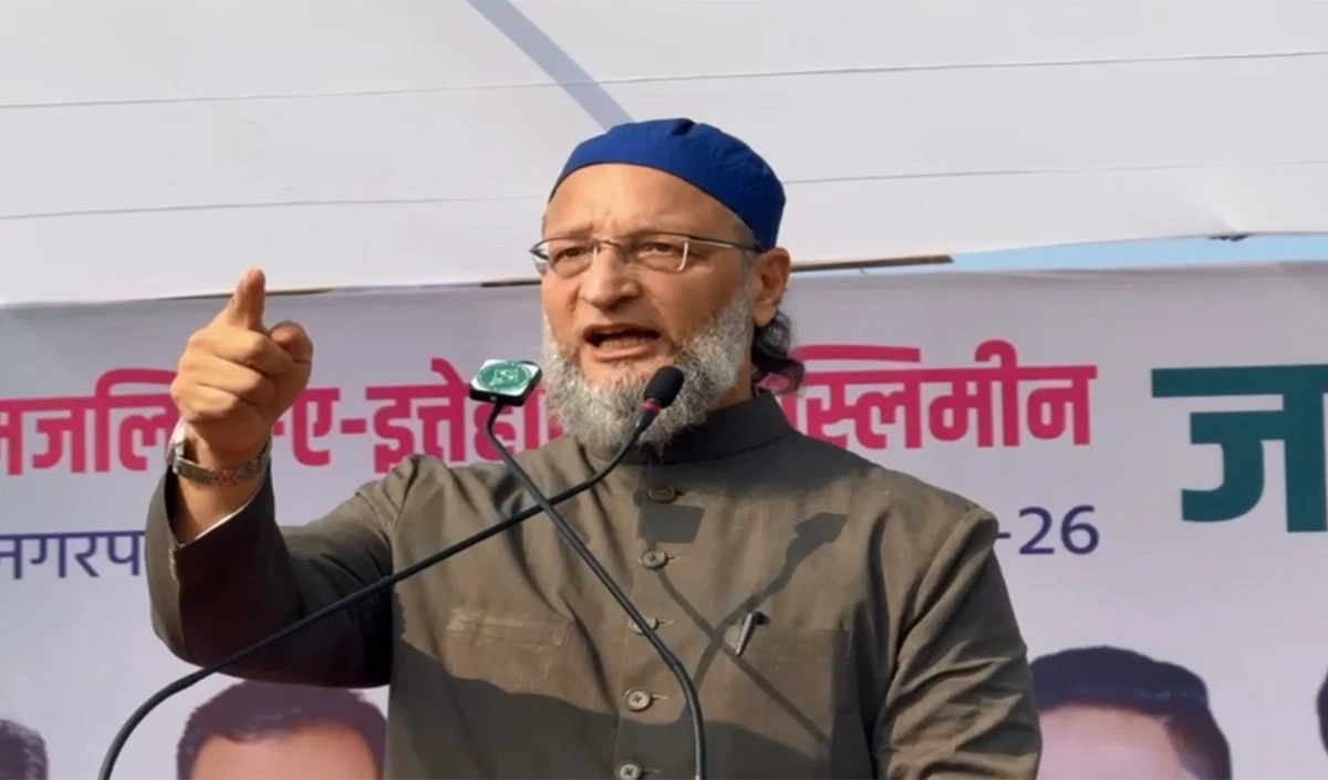 AIMIM के 4 पार्षदों ने दिया बीजेपी को समर्थन, महाराष्ट्र की सियासत में ये क्या हो रहा?