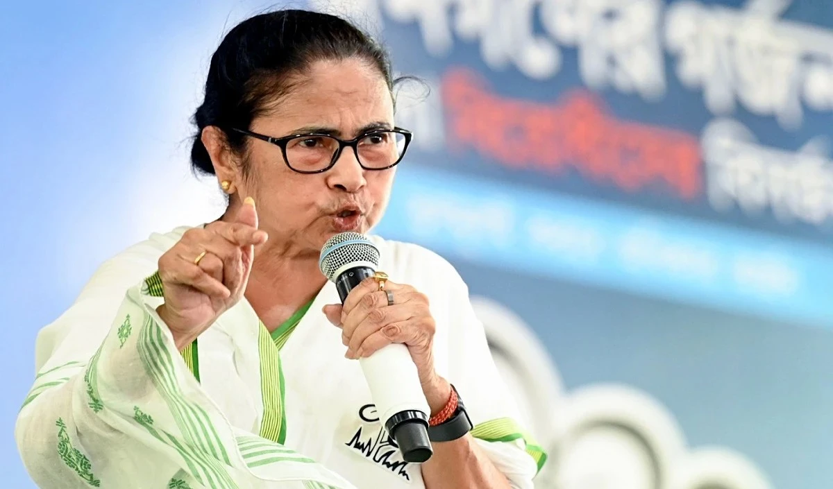 Mamata Banerjee ने जिलाधिकारियों को SIR पर न्यायालय के निर्देशों का सख्ती से पालन करने को कहा