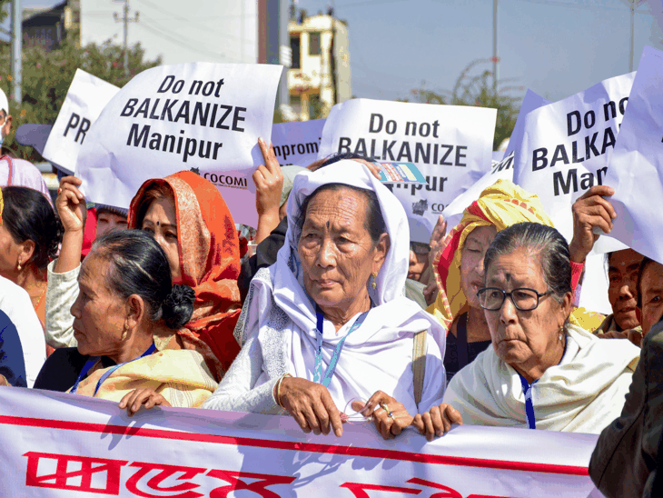 मणिपुर में उग्रवादी रंगदारी मांग रहे, डर से बाजार बंद:व्यापार संगठन ने 5 किमी लंबी रैली निकाली, सैकड़ों लोगों ने राज्य छोड़ा