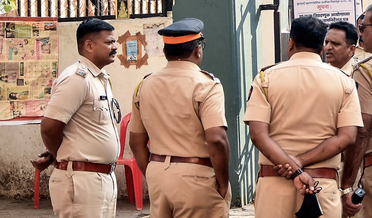 दिल्ली के मौजपुर में सनसनी! कैफे के अंदर युवक की गोली मारकर हत्या, इलाके में दहशत