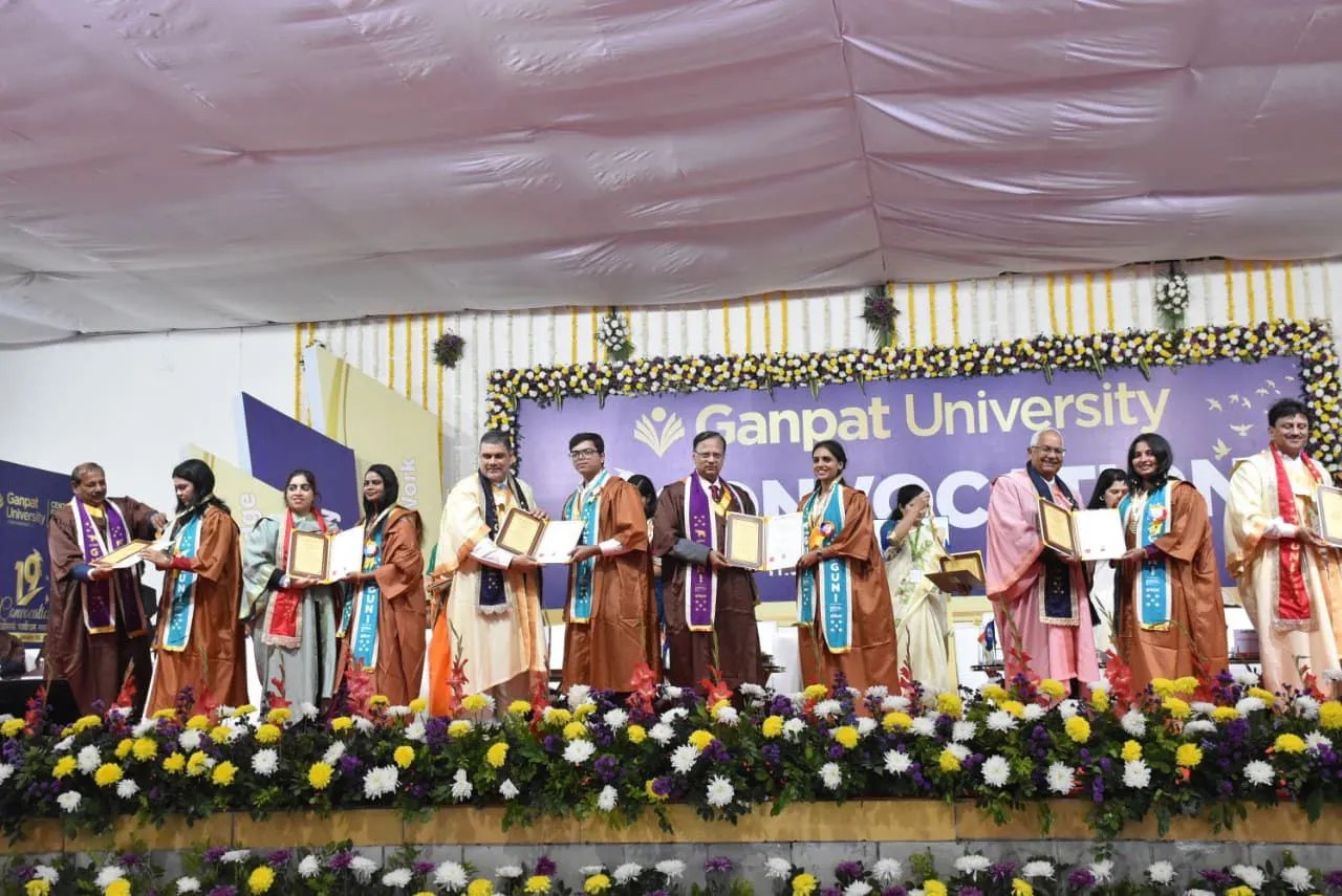 गणपत यूनिवर्सिटी के दीक्षांत समारोह में 4700 छात्राें को दी डिग्री