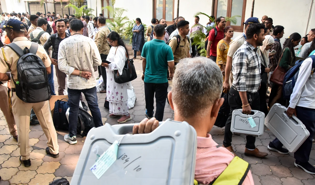 Municipal Corporation Elections 2026 | महाराष्ट्र निकाय चुनावों के लिए मतदान जारी, मुंबई पर टिकी सबकी निगाहें