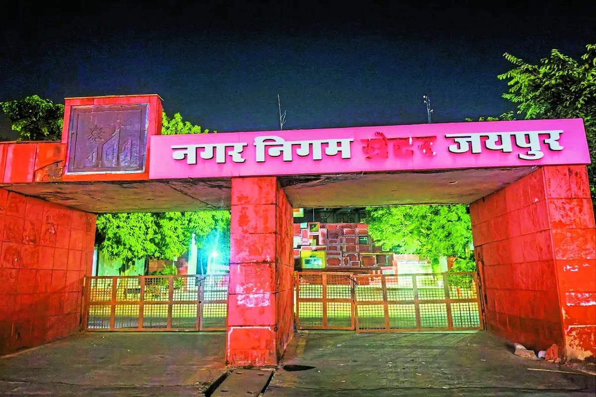 स्वच्छता प्रहरी रख रहे नजर, व्यापारियों को बना रहे सहयोगी