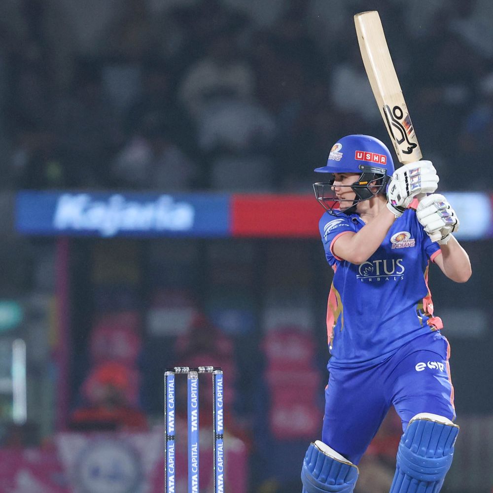 नैट सिवर-ब्रंट ने WPL का पहला शतक लगाया:मुंबई ने बेंगलुरु को 15 रन से हराया; हैली मैथ्यूज की फिफ्टी, 3 विकेट भी लिए