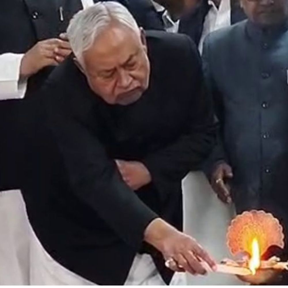 पटना के जदयू कार्यालय में कर्पूरी जयंती समारोह:मुख्यमंत्री नीतीश कुमार ने दी श्रद्धांजलि, मंत्री विजय चौधरी और श्याम रजक सहित कार्यकर्ता रहे मौजूद