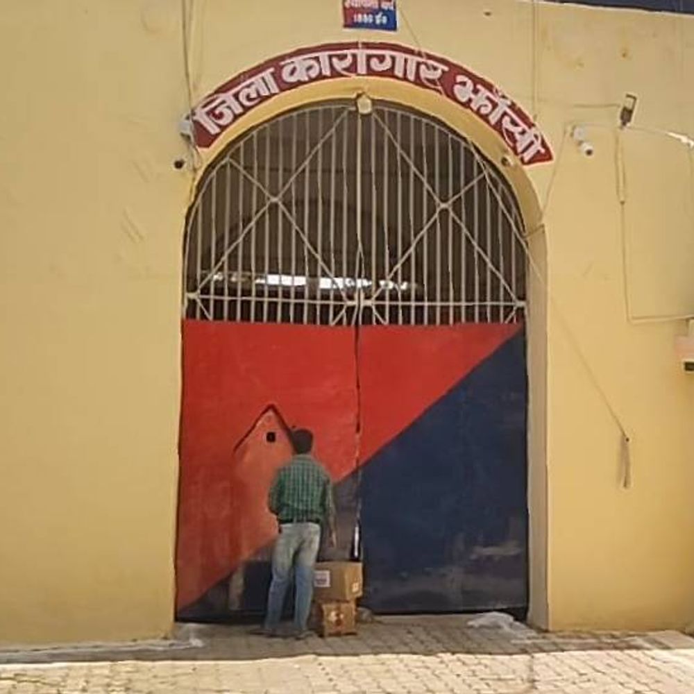 झांसी में जिला कारागार की चौकसी बढ़ाई गई:कन्नौज जेल की घटना के बाद अलर्ट, दिन में 3 बार बंदियों की गिनती होगी