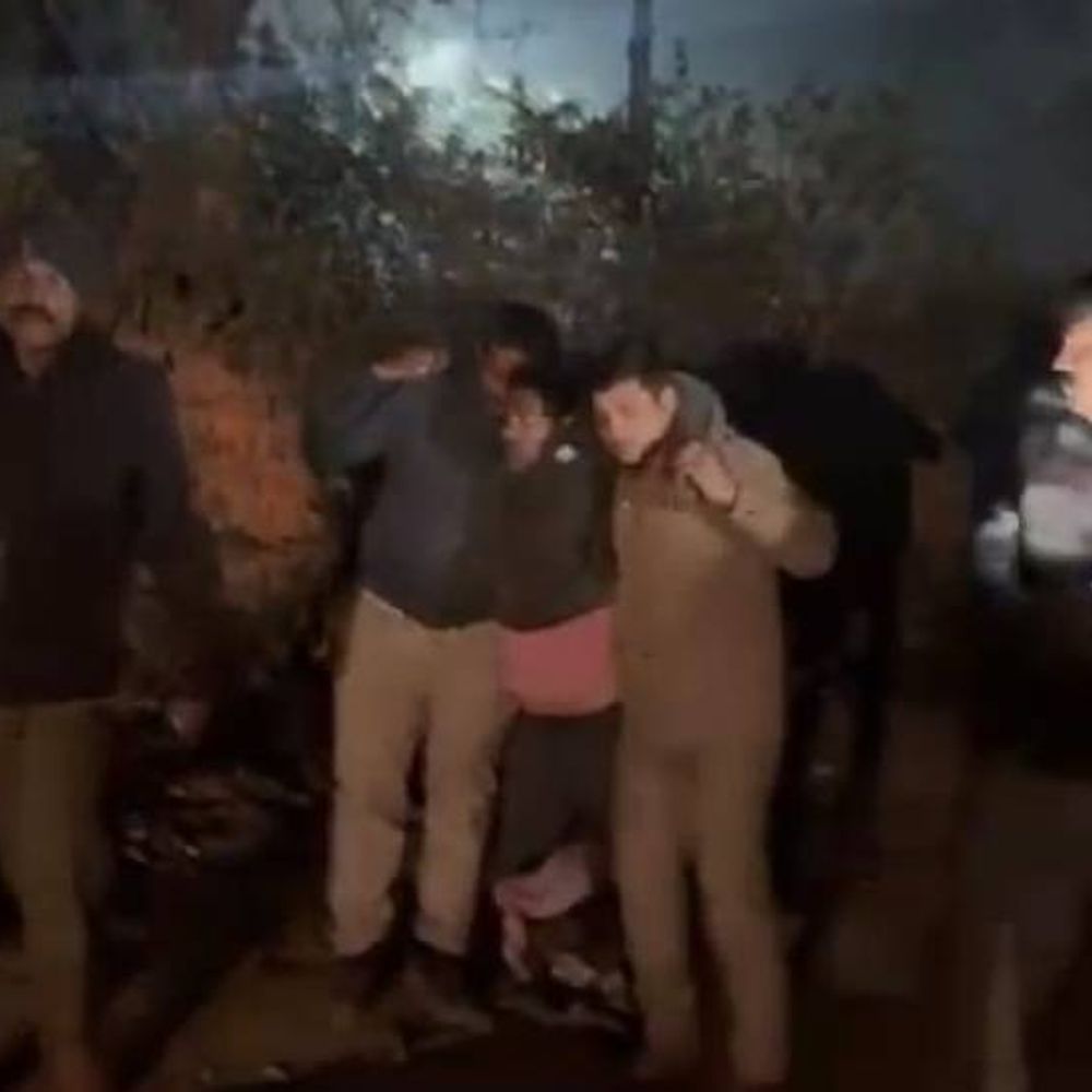 झांसी की पहली महिला ऑटो ड्राइवर के हत्यारे का एनकाउंटर:बोला- वो दूसरे को चाहती थी, प्यार में धोखा देने पर मैरिज एनिवर्सरी पर गोली मारी