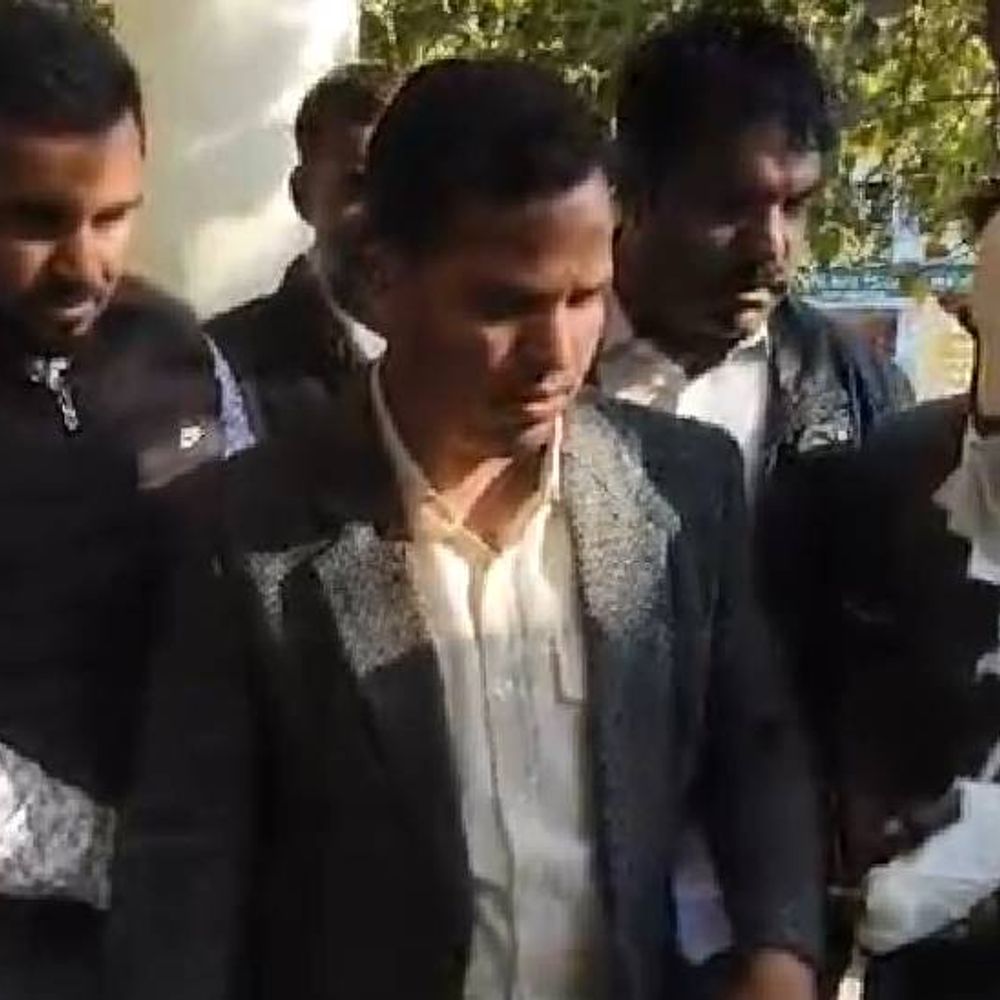 उज्जैन में नाबालिग को तालिबानी सजा…VIDEO:पहले पीटा फिर निर्वस्त्र कर डेढ़ किमी तक घुमाया, लड़की भगाने की बात पर सजा