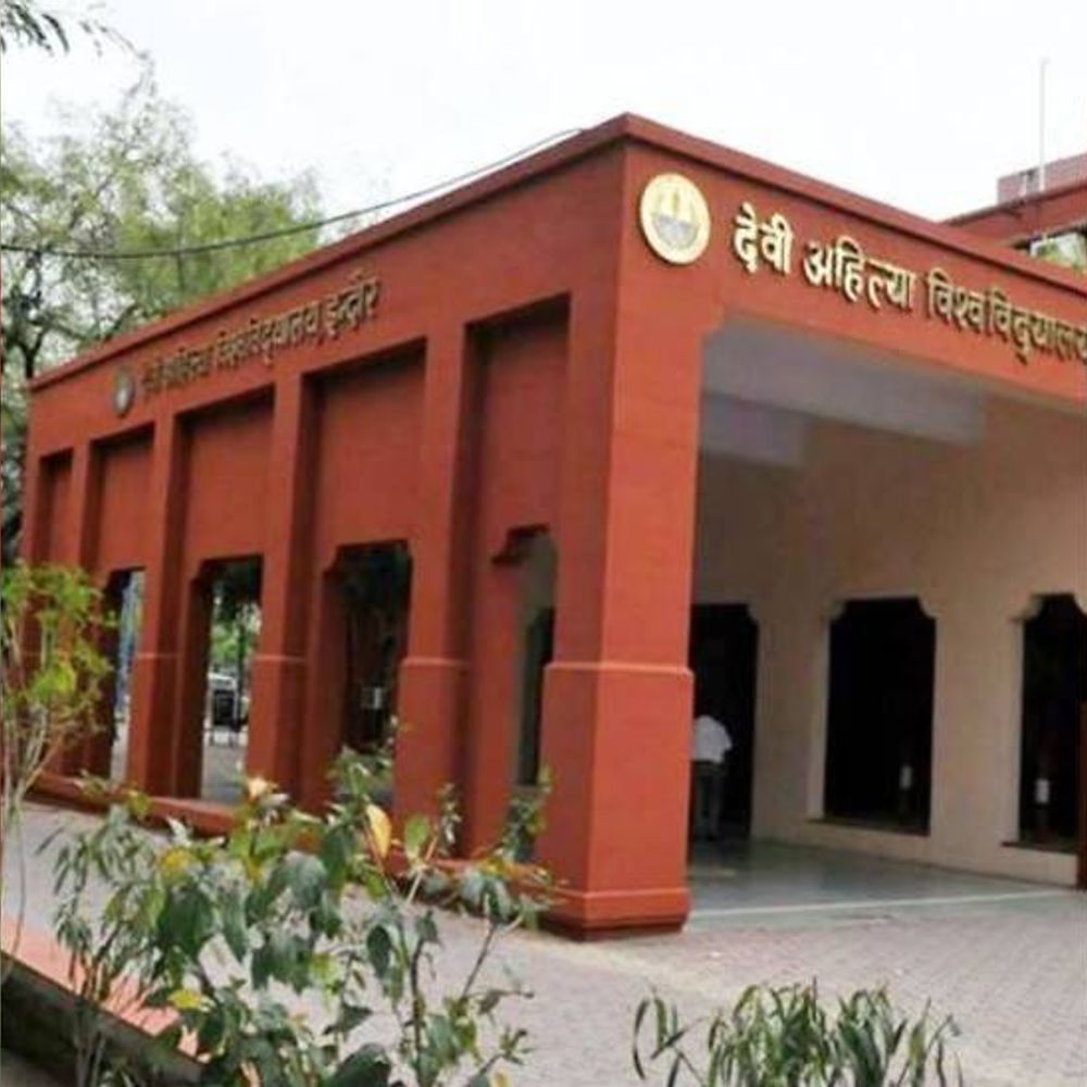 इंदौर में यूजीसी की नई व्यवस्था का विरोध:डीएवीवी में प्रदर्शन करेंगे छात्र,बोले-प्रस्तावित नियम छात्रों के अधिकारों और भविष्य के मुद्दों को प्रभावित करेंगे