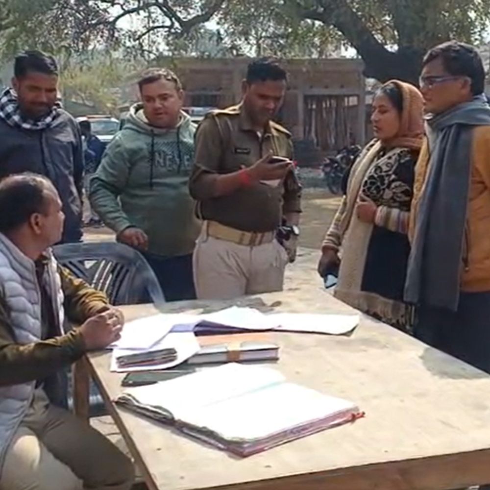 पलामू में फर्जी बाबा ने पर्यवेक्षिका को ठगा:खुद को बाबा बागेश्वर का अनुयायी बताया, बेटे पर संकट बताकर 10 लाख के जेवर और कैश ले गया