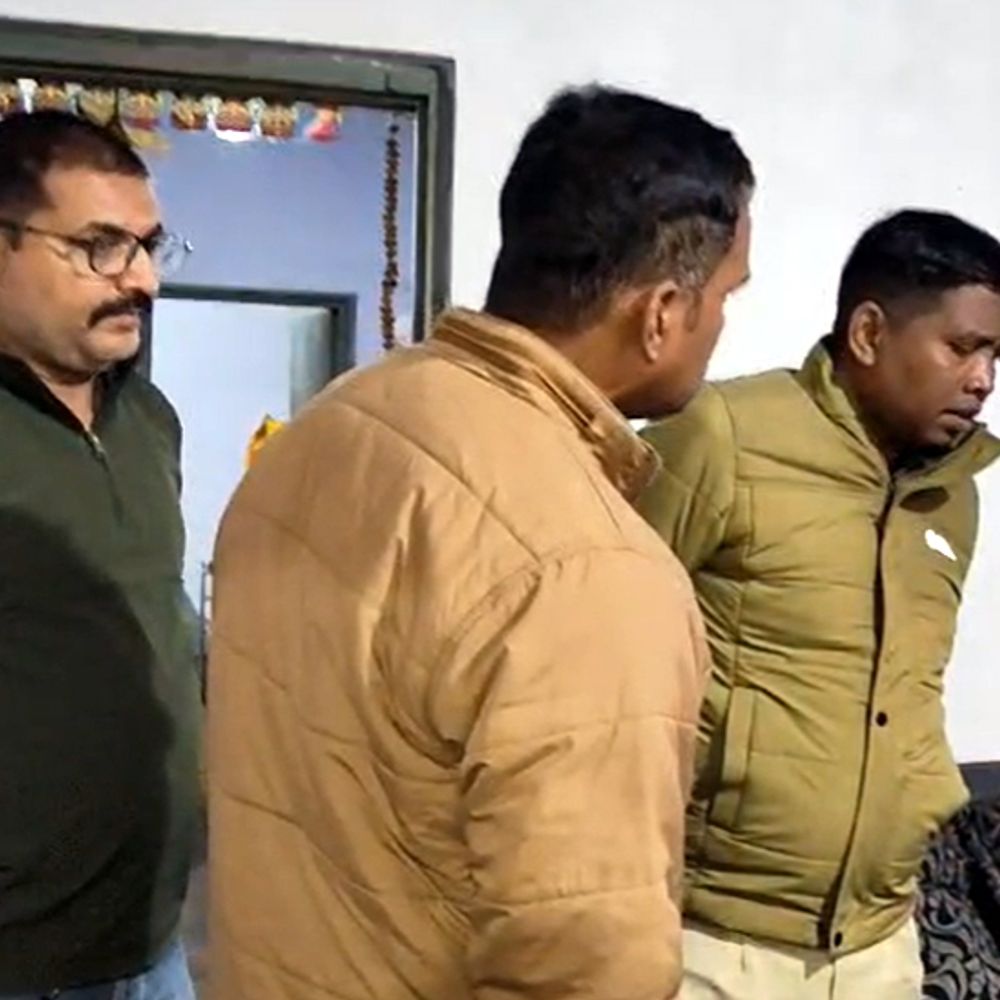 ​​​​​​​सरायकेला में बेटे ने की पिता की बेरहमी से हत्या:धारदार हथियार से शरीर के कई हिस्सों पर किया हमला, शव के पास ही बैठा रहा आरोपी