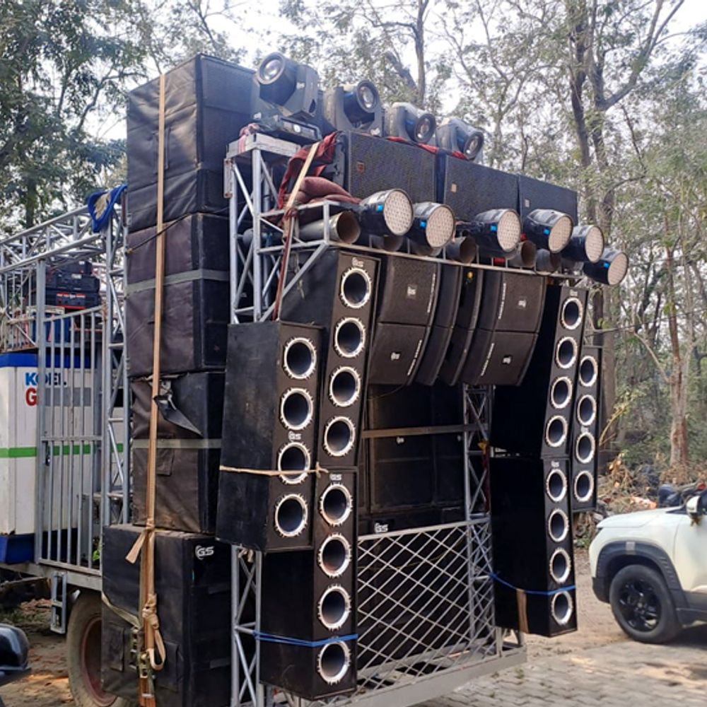 रामगढ़ में प्रतिमा विसर्जन के दौरान पुलिस से झड़प:दूसरे रूट से जाने के निर्देश पर उग्र हुए लोग; पुलिस पर पथराव, चार पुलिसकर्मी जख्मी