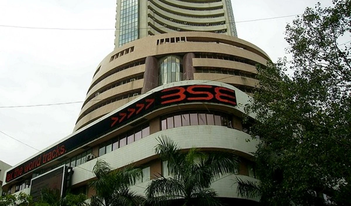 Stock Market Crash | बाजार में हाहाकार! निफ्टी 25,000 के नीचे फिसला, निवेशकों के लिए ‘खतरे की घंटी’ या मौका?