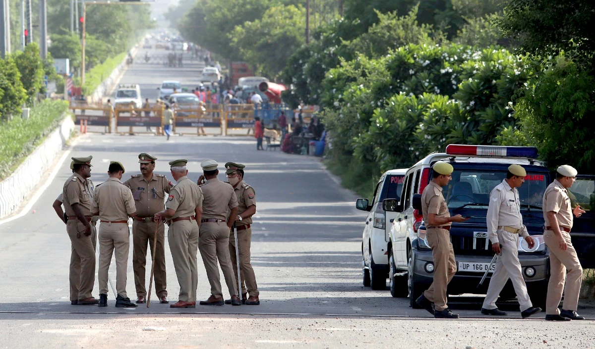 Greater Noida में युवती की हत्या का आरोपी मुठभेड़ के बाद गिरफ्तार