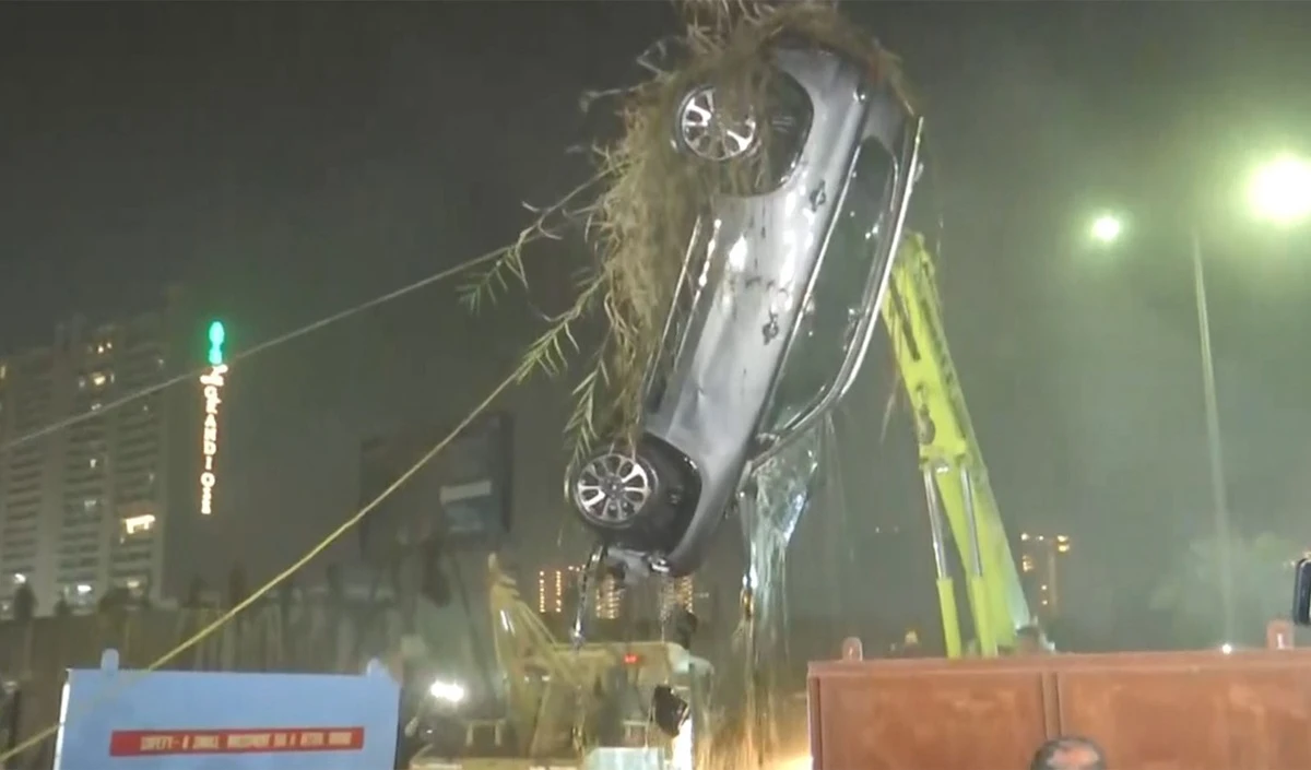 Noida इंजीनियर मौत मामला: Lotus Green के बिल्डर पर कसा शिकंजा, गैर-जमानती वारंट जारी