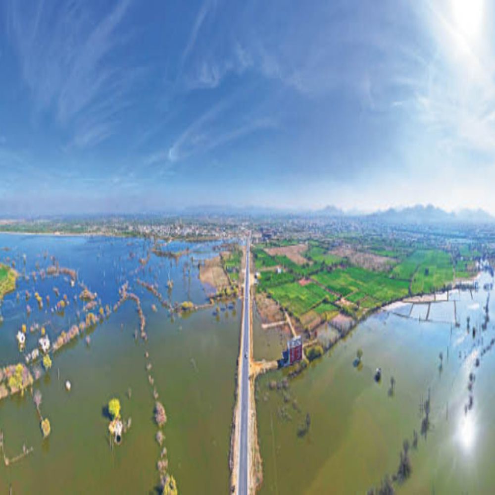 पानी में घिरा निर्माणाधीन मेडिकल कॉलेज व हाइवे:कायड़ तालाब के डूब क्षेत्र में पट्टे काटे, होने दिए निर्माण, 49 साल बाद इस बार पूरा भरा