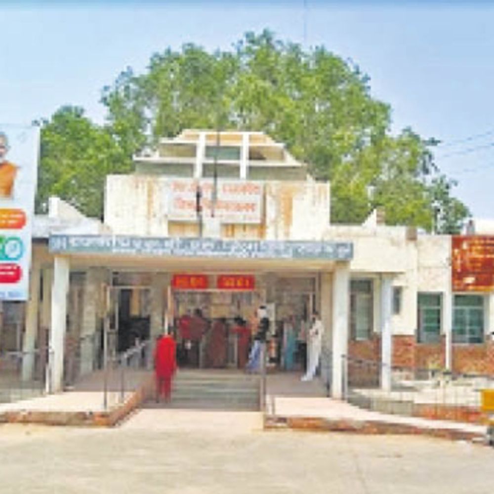 जिला अस्पताल का मामला:4 साल से मेडिसिन विशेषज्ञ नहीं, रिटायर हो रहे पीडियाट्रिशियन, दो एनेस्थेसियोलॉजिस्ट और चाहिए