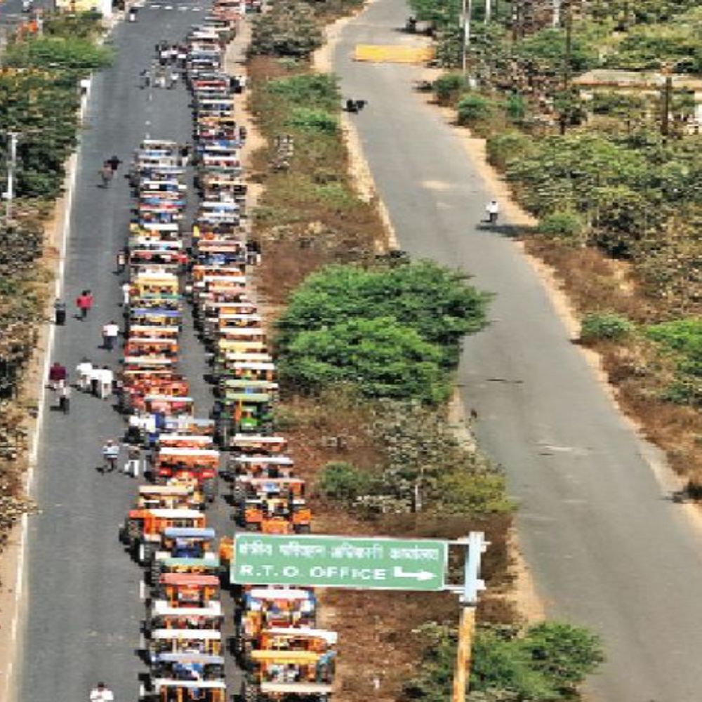 सोयाबीन के बाद अब सरसों में भावांतर:किसानों ने भोपाल में निकाली 1101 ट्रैक्टरों की रैली, सीएम ने थामा स्टेयरिंग