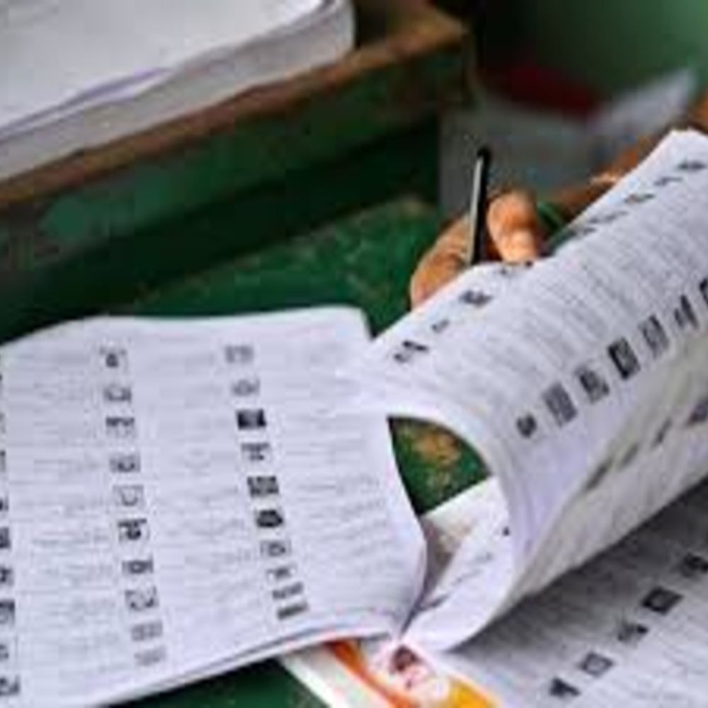 SIR:नोटिस का जवाब नहीं दे रहे वोटर, अब बीएलओ घर जाकर पूछेंगे क्यों नहीं आ रहे हैं?