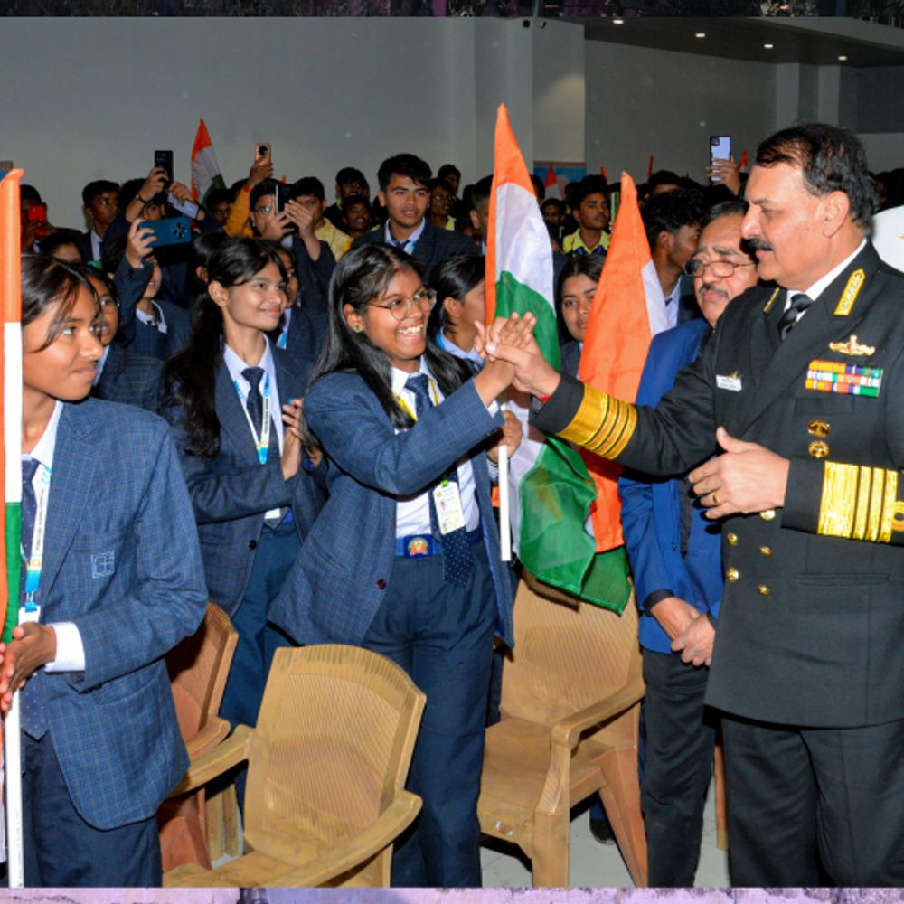 ‘विकसित भारत@2047’ पर संवाद:छात्र: हम विश्व शांति की बात करते हैं, तो हथियारों की खरीद क्यों? एडमिरल: सक्षम होंगे, तभी बात सुनी जाएगी, 2030 तक हम आत्मनिर्भर