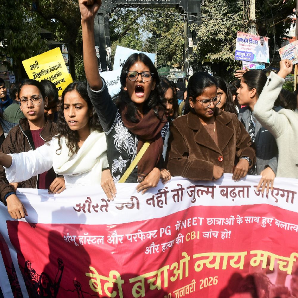 पीड़िता की मां ने कहा-रिपोर्ट में दुष्कर्म के सबूत फिर भी पुलिस सुसाइड बता रही