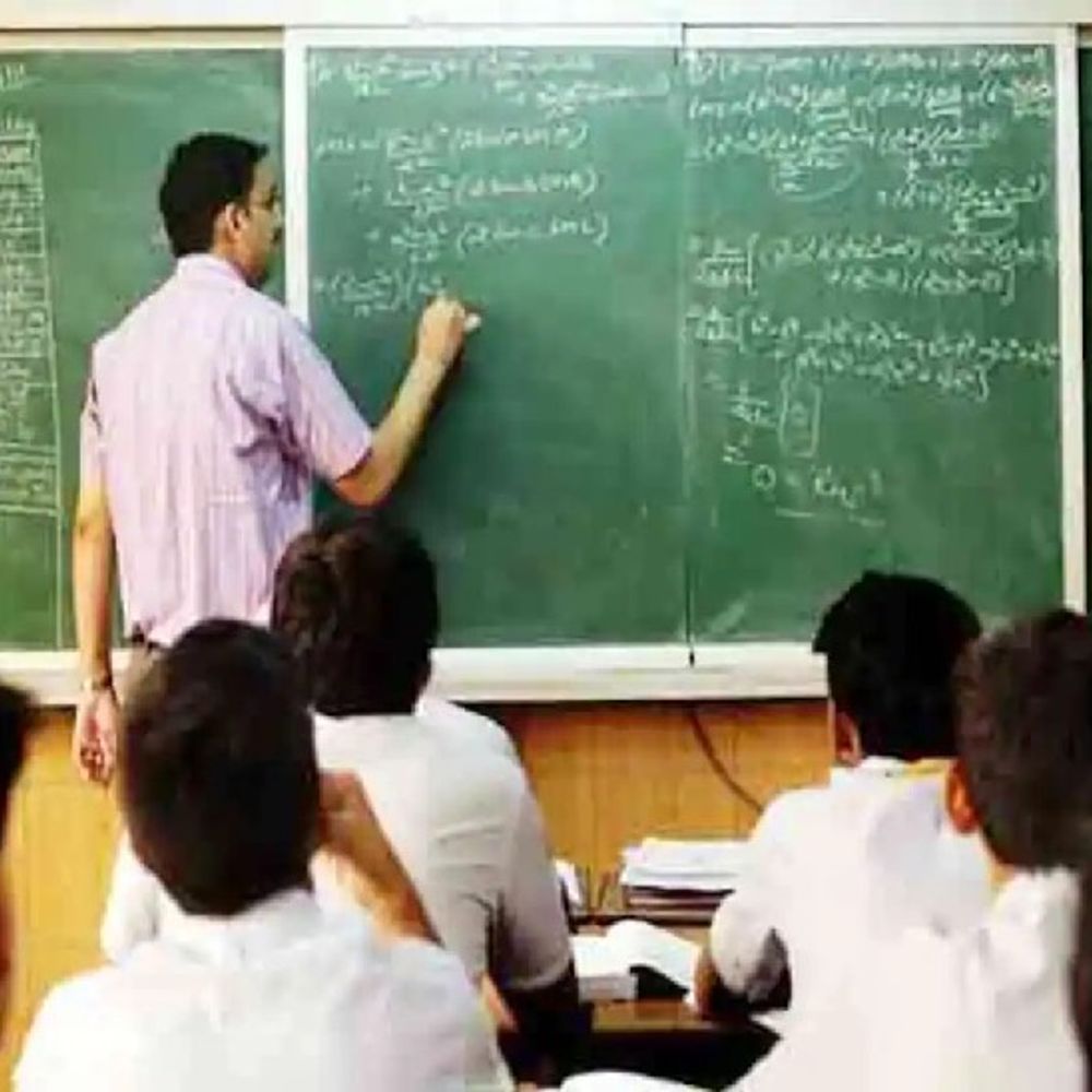 हाईस्कूल शिक्षक… सेवा कन्फर्म करने में लापरवाही पर विभाग सख्त, जिलों को 15 दिन का अल्टीमेटम