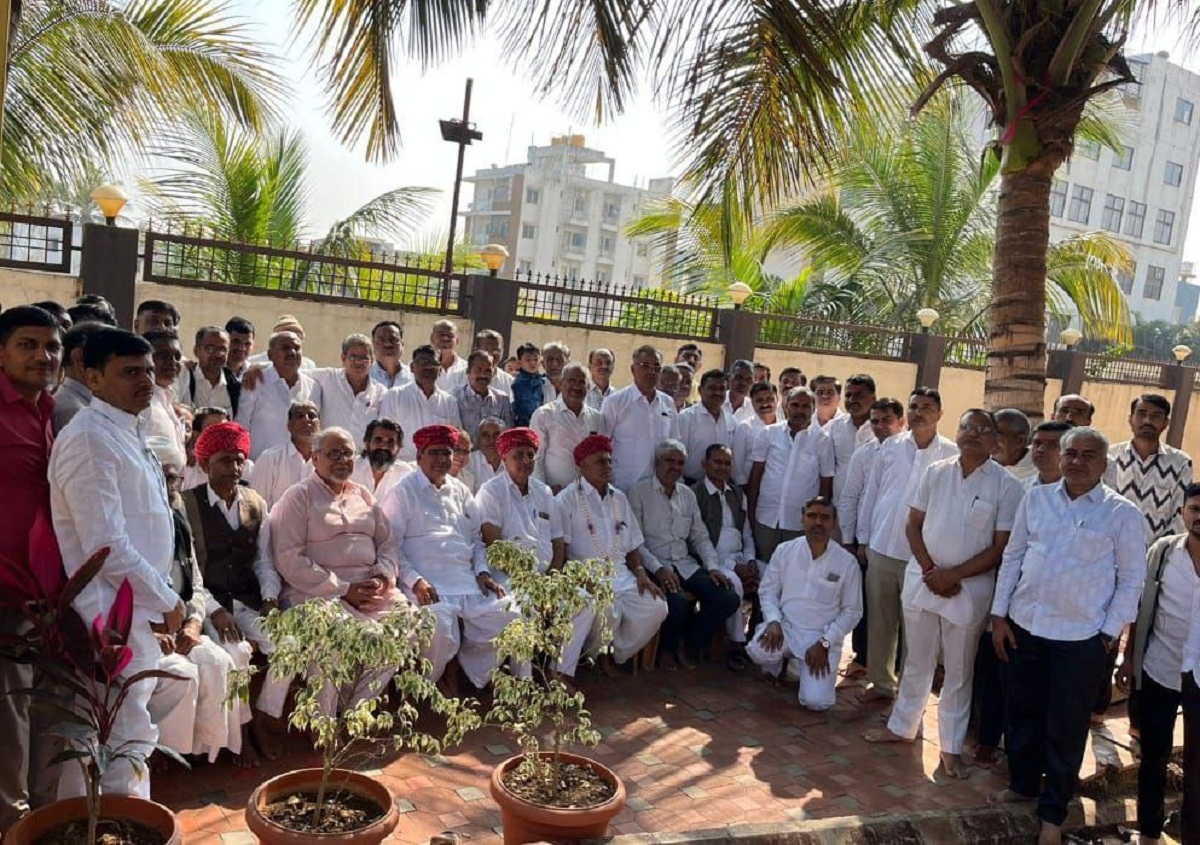 राधे कृष्ण मंदिर व राजेश्वर भगवान मंदिर में वैदिक विधि-विधान से ध्वजा अर्पण, भजन-कीर्तन से भक्तिमय हुआ वातावरण