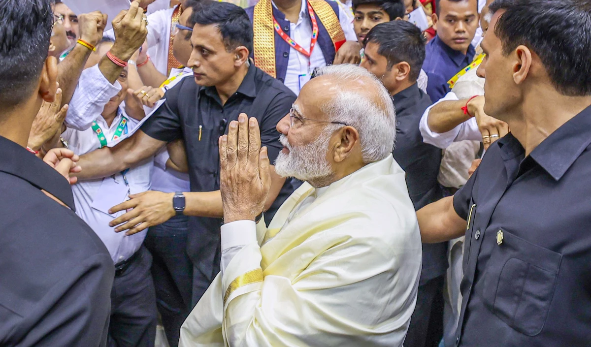 Prime Minister Modi ने केरल में विकास परियोजनाओं का उद्घाटन किया, नयी ट्रेन सेवाओं को हरी झंडी दिखायी