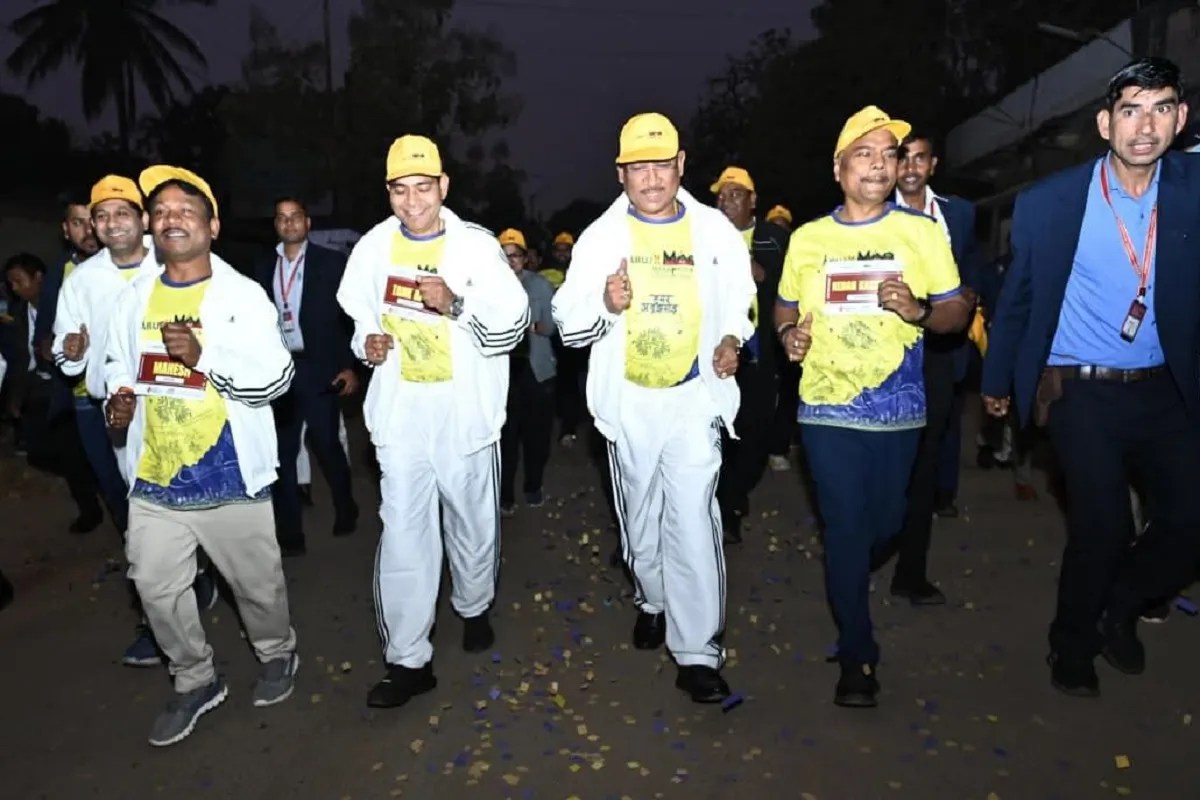 मुख्यमंत्री विष्णुदेव साय ने नारायणपुर में अबूझमाड़ पीस हॉफ मैराथन को दिखाई हरी झंडी, 10 हजार से अधिक प्रतिभागियों ने लगाई दौड़
