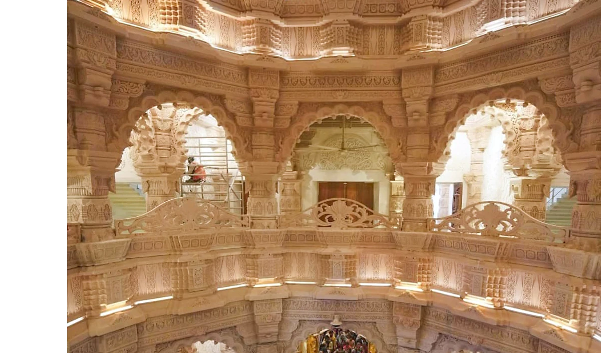 Ayodhya के रामकथा संग्रहालय को 233 साल पुरानी रामायण की पांडुलिपि भेंट की गई