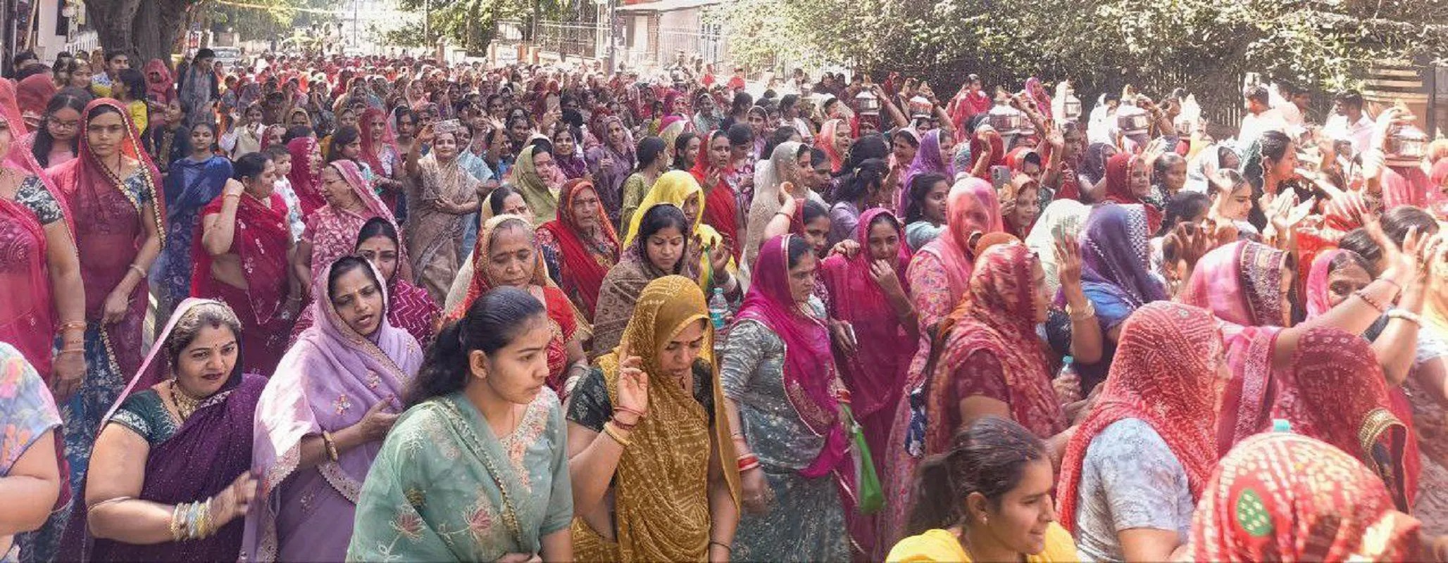 हुब्बल्ली में बाबा रामदेव मेला महोत्सव की धूम, राजस्थानी रंग में सजा वरघोड़ा, उमड़ा श्रद्धा का सैलाब