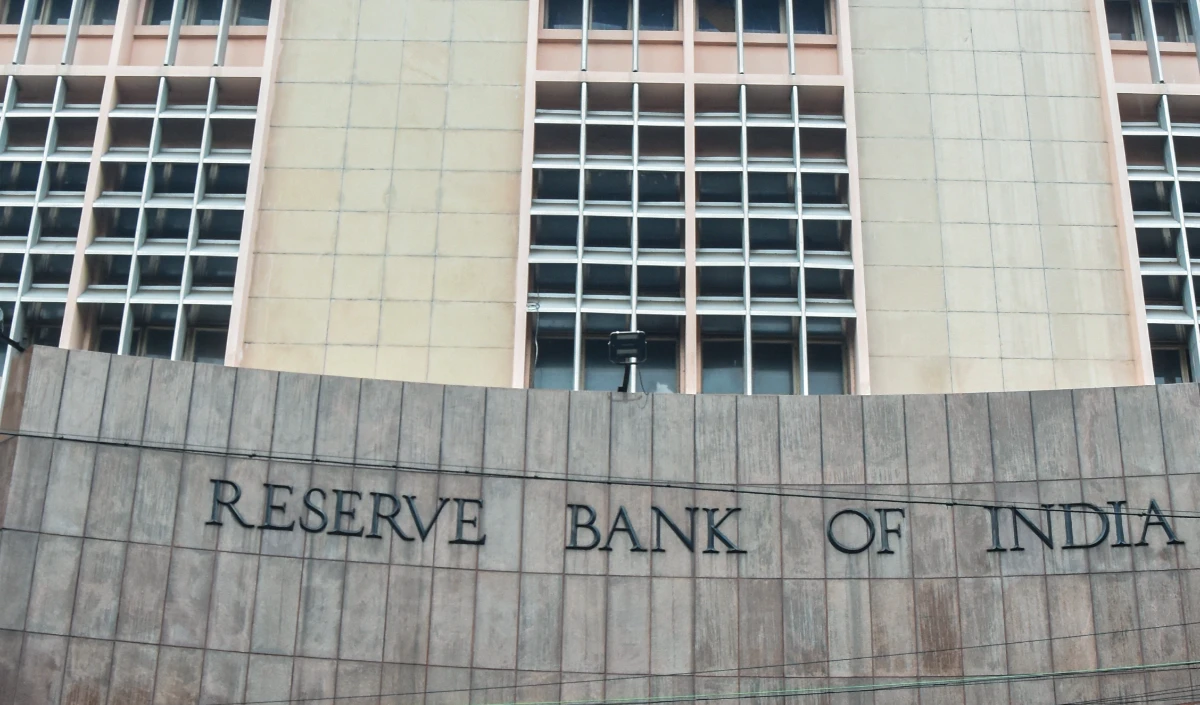 Banks में दो लाख करोड़ रुपये से अधिक की नकदी डालेगा RBI