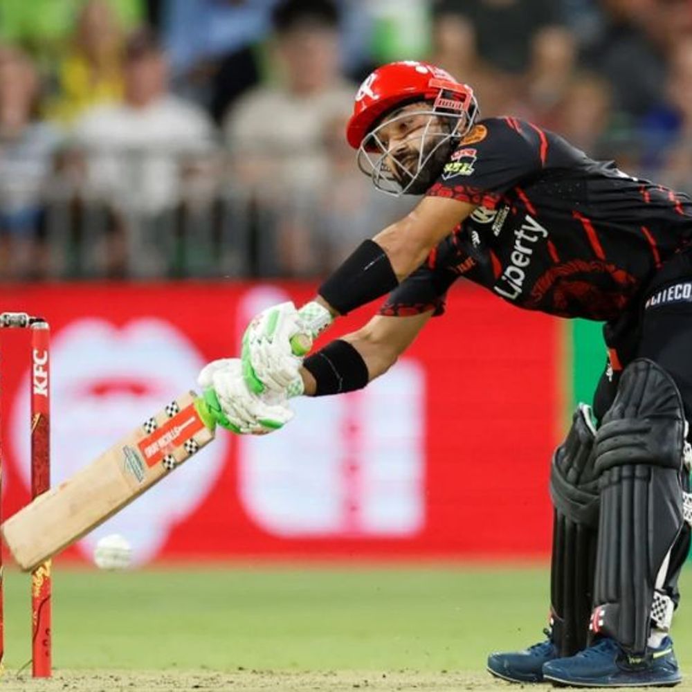 मोहम्मद रिजवान बिग बैश लीग में रिटायर्ड आउट हुए:धीमी बैटिंग पर कप्तान ने वापस बुलाया, फिर भी हारी उनकी टीम रेनेगेड्स