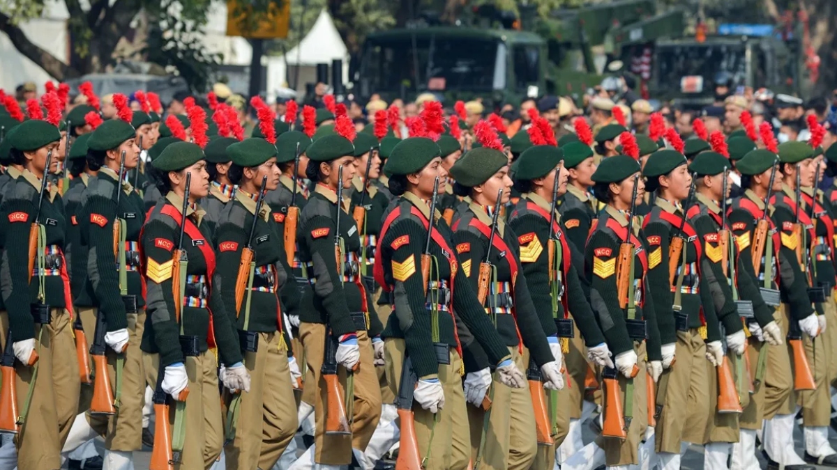 गणतंत्र दिवस की परेड कितने किलोमीटर की होती है, कितनी तोपों से दी जाती है सलामी?