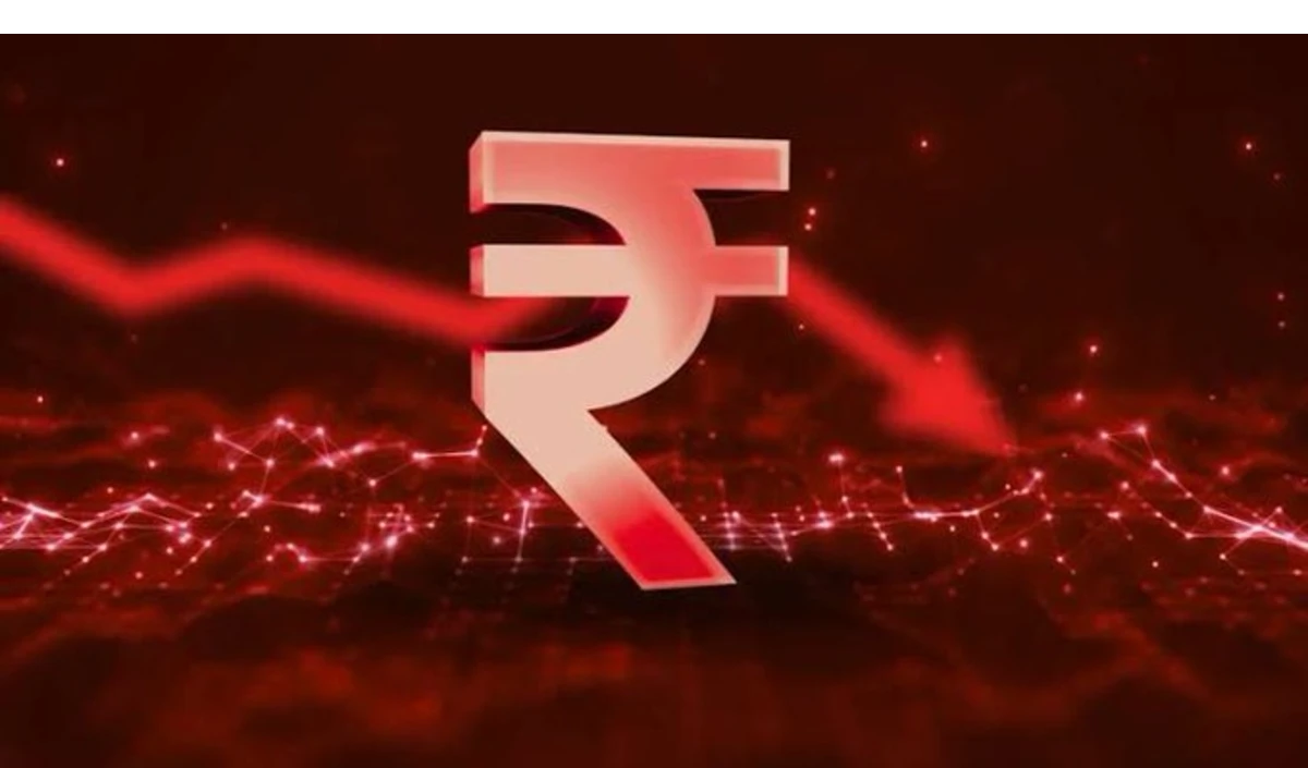 डॉलर के मुकाबले कमजोर पड़ा रुपया, तीन साल की सबसे बड़ी गिरावट दर्ज