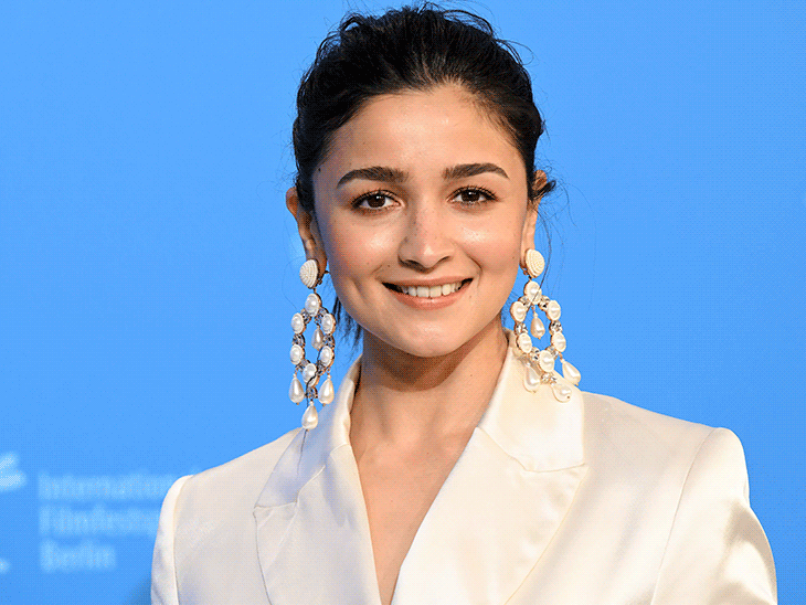 सोशल मीडिया अकाउंट डिलीट करना चाहती हैं आलिया भट्ट:एक्ट्रेस बोलीं- कई बार मन करता है, लेकिन ऐसा करने से फैंस से संपर्क टूट जाएगा