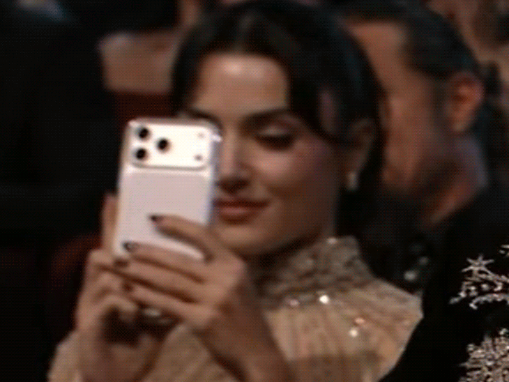 शाहरुख को ‘अंकल कौन हैं’ कहने वाली एक्ट्रेस की सफाई:सोशल मीडिया पर पोस्ट शेयर कर तुर्की अभिनेत्री हांडे एर्सेल ने इसे फेक बताया