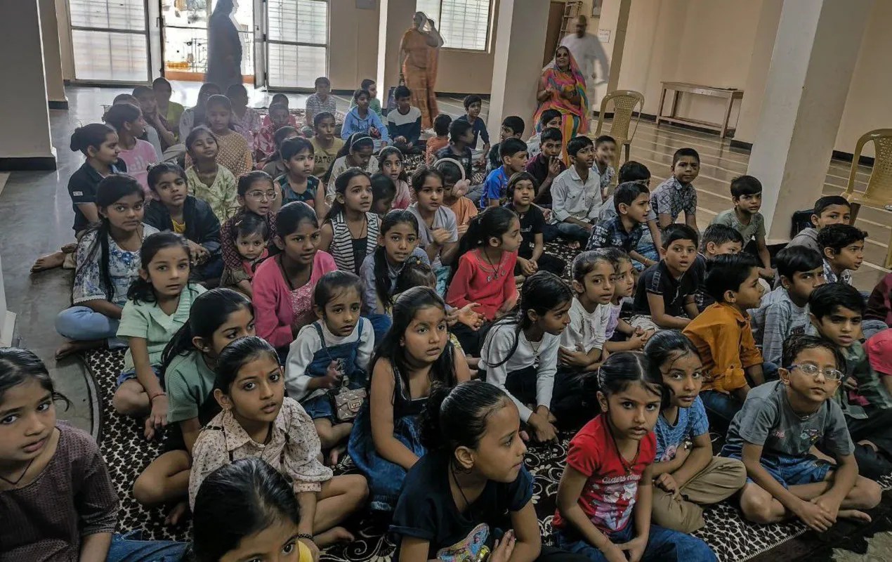 संस्कारों की नींव रखता बाल सत्संग सुधा, हर रविवार बच्चों के लिए बन रही है संस्कारों की पाठशाला