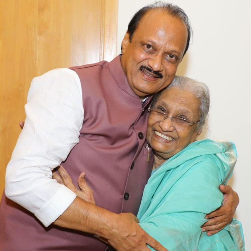 हादसे के वक्त टीवी देख रही थीं अजित की मां:मौत की खबर ना मिले इसलिए नौकरों ने टीवी केबल काटा, मोबाइल फ्लाइट मोड पर डाला