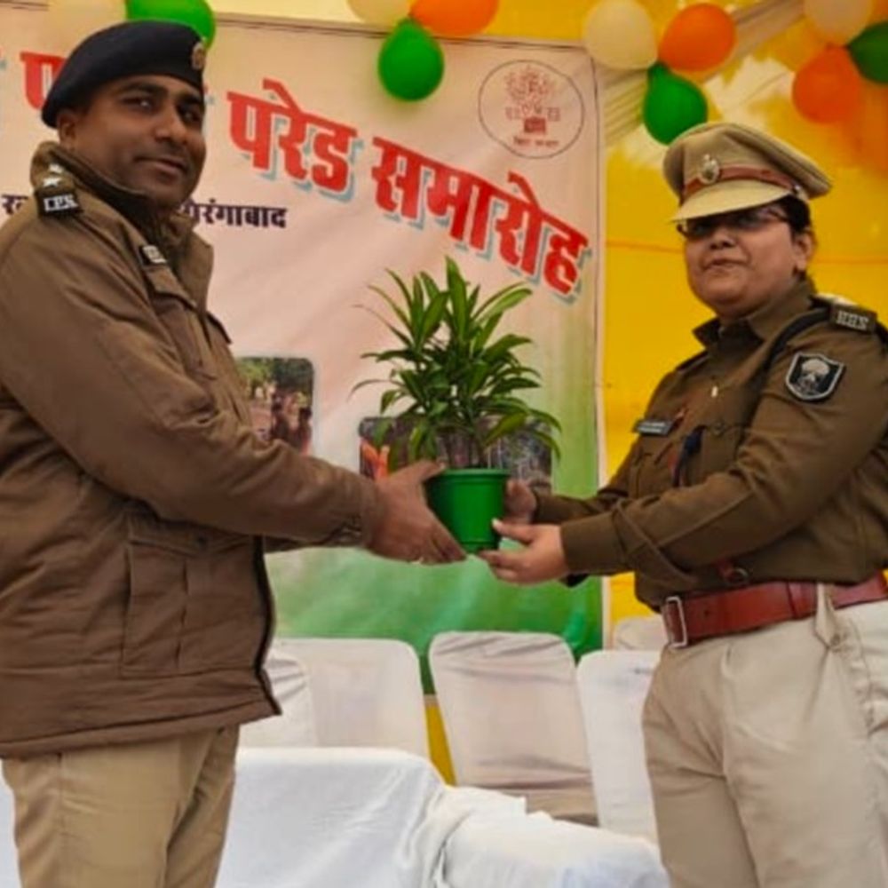 औरंगाबाद में गृह रक्षों की परेड:एसपी बोले – ट्रेनिंग के बाद मिलेगी जिम्मेदारी, ईमानदारी से पूरा करना होगा